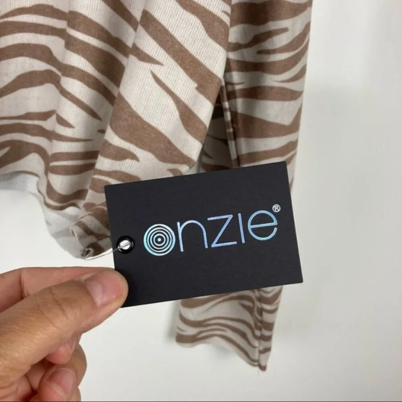 NEW Onzie Camel Zebra Weekend Crop Hoodie Sz M/L - Picture 9 of 10